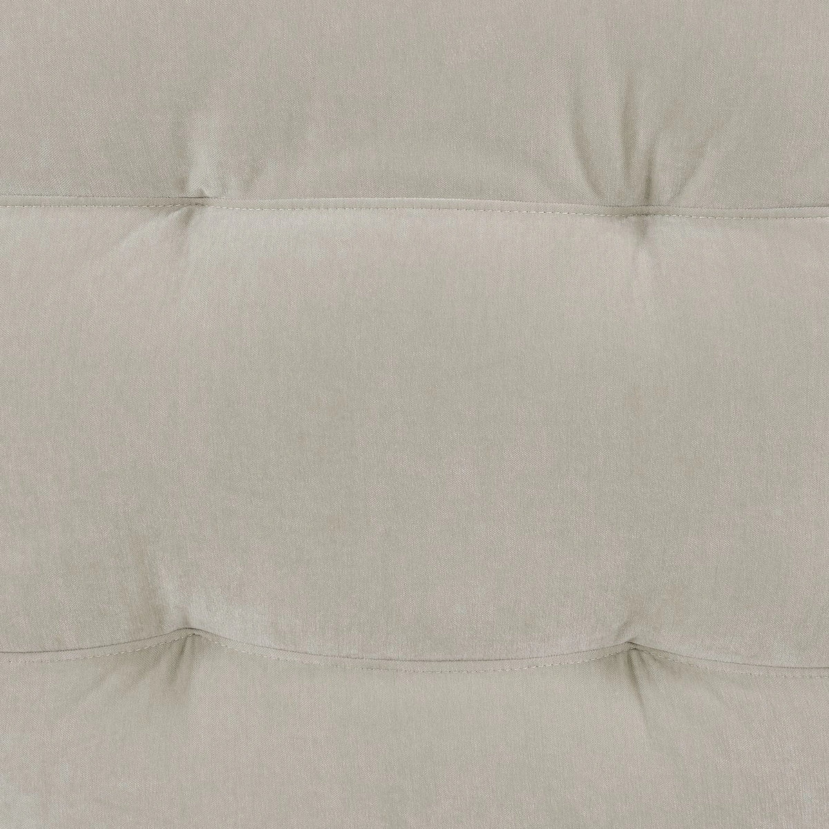 Dominick Chaise in Amigo