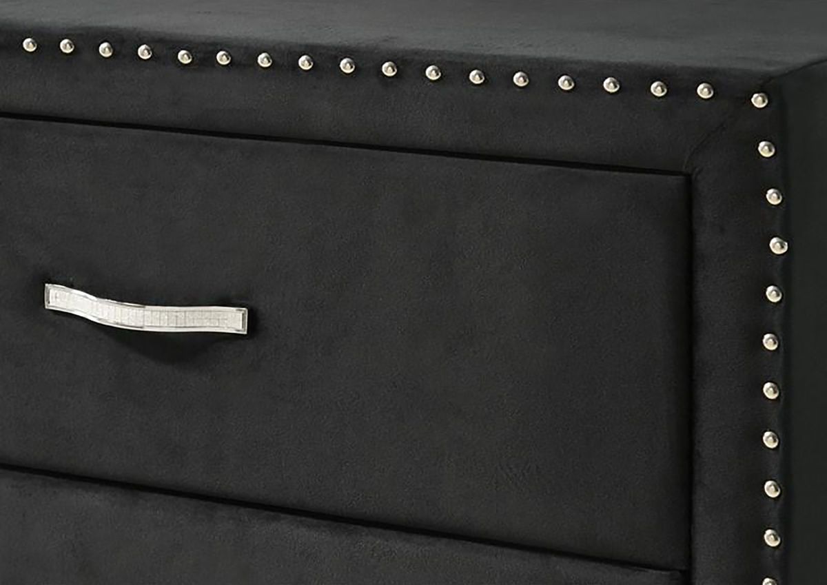 Lucinda 5 Drawer Chest in Black - Jack’s Furniture and More (Laredo, TX)