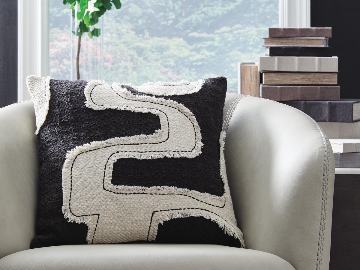 Veerbank Pillow (Set of 4)