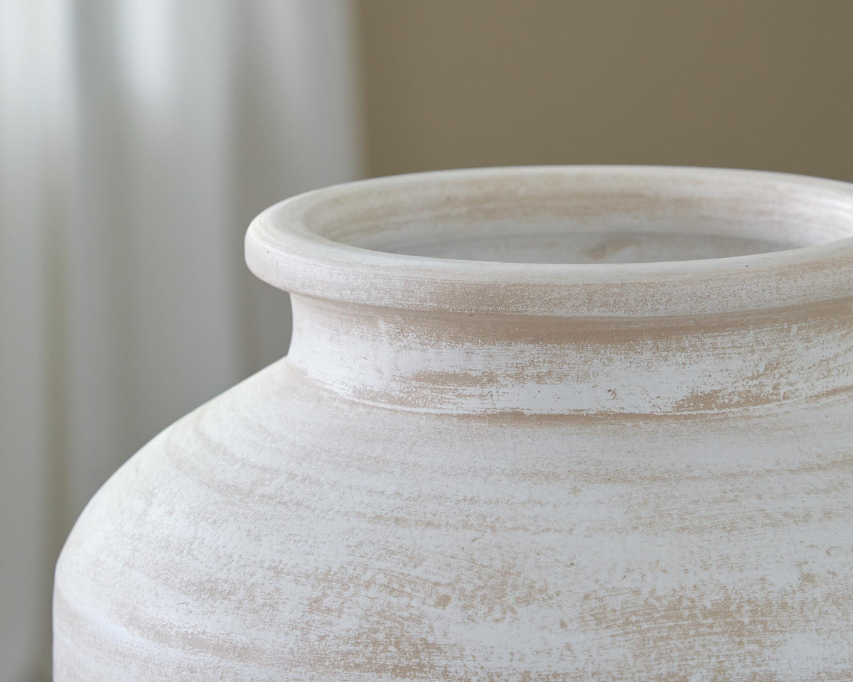 Meadie Vase - Jack’s Furniture and More (Laredo, TX)