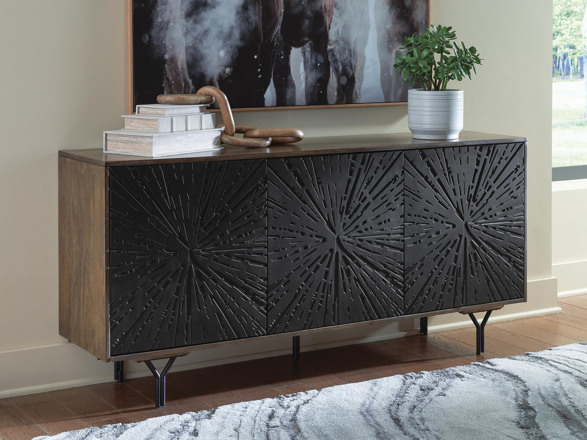 Lavinmont Accent Cabinet - Jack’s Furniture and More (Laredo, TX)