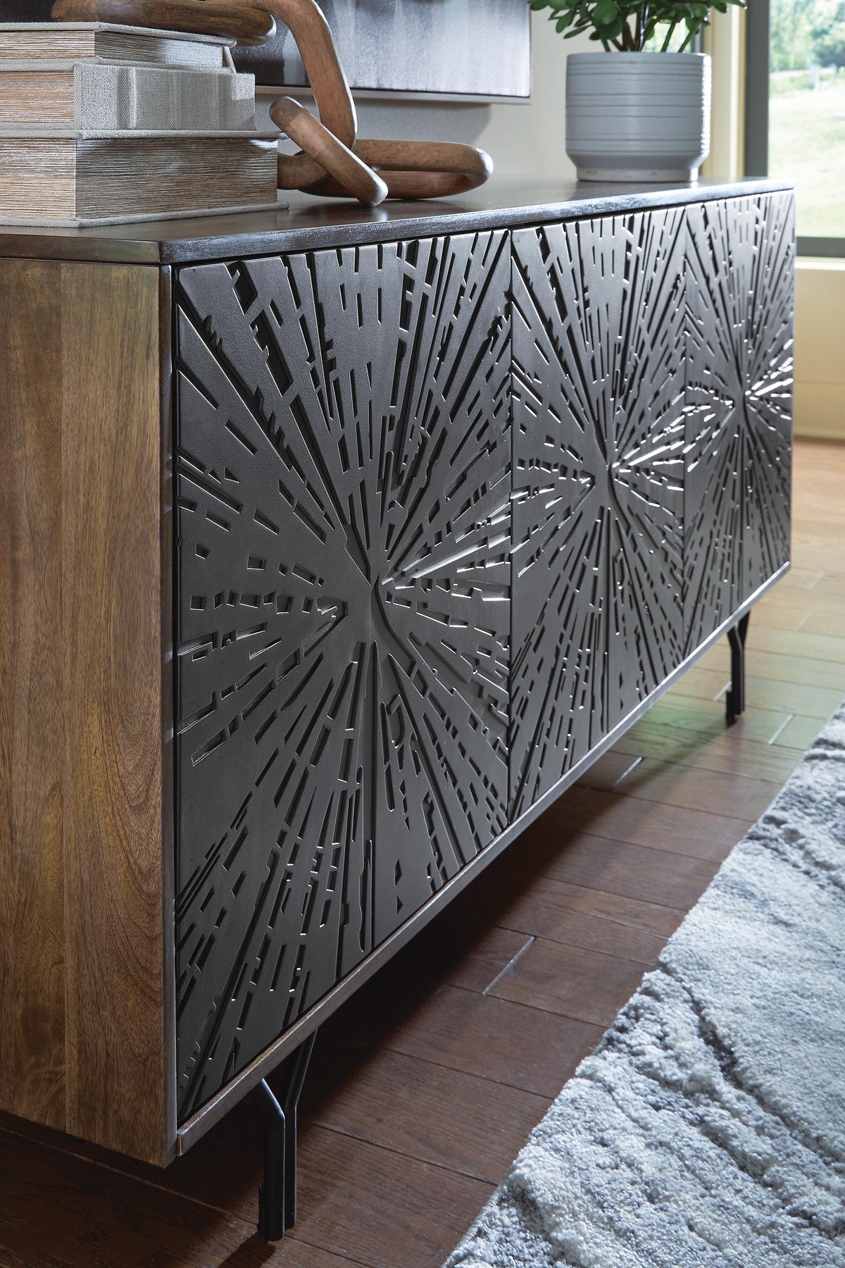 Lavinmont Accent Cabinet - Jack’s Furniture and More (Laredo, TX)