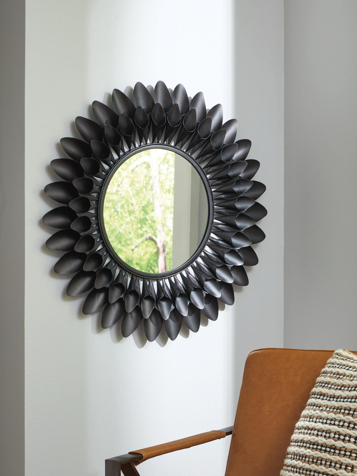 Ryenmour Accent Mirror - Jack’s Furniture and More (Laredo, TX)