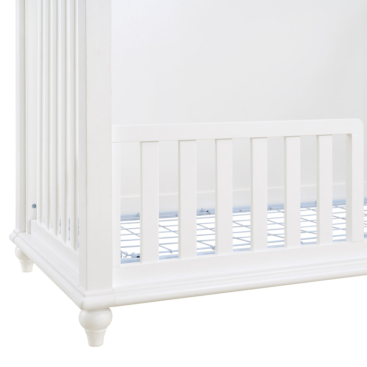 Alana Crib with Guardrails in White