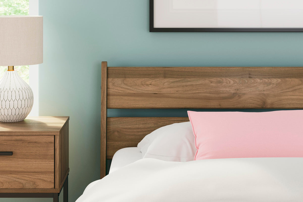 Deanlow Bed - Jack’s Furniture and More (Laredo, TX)