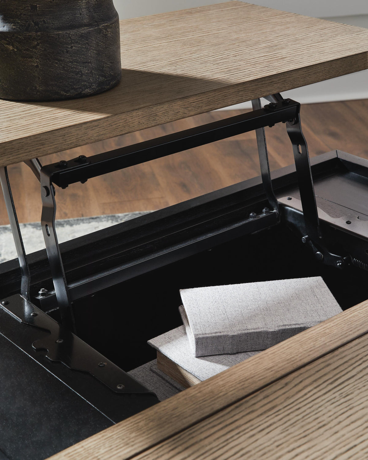 Rylandyn Lift-Top Coffee Table - Jack’s Furniture and More (Laredo, TX)