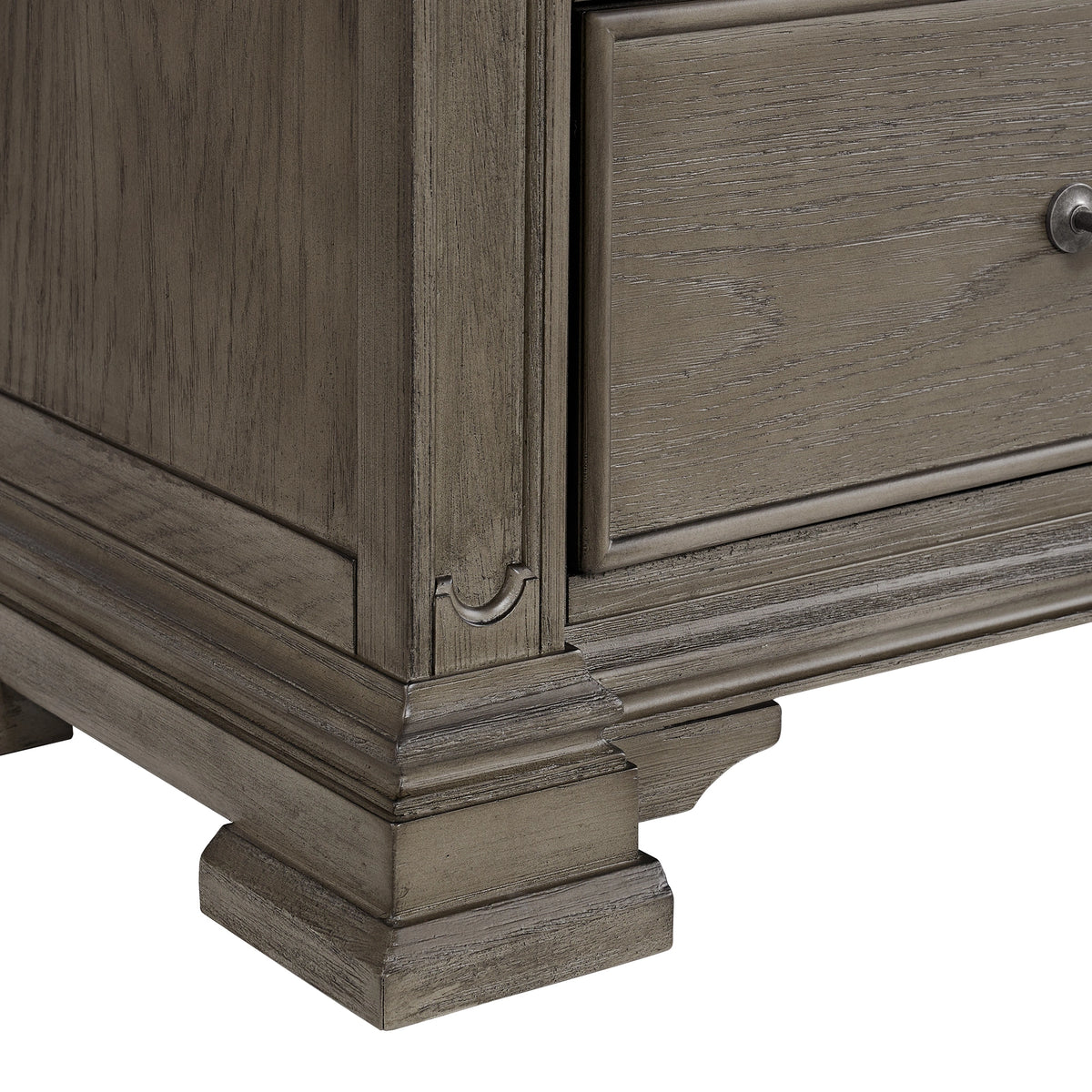 Kings Court 10-Drawer Dresser