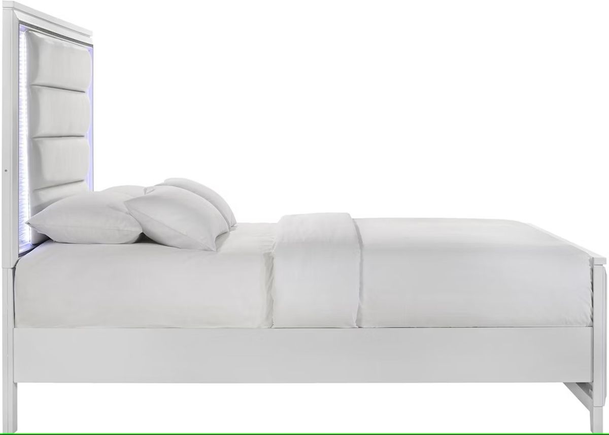 Moondance Queen Panel Bed in White - Jack’s Furniture and More (Laredo, TX)