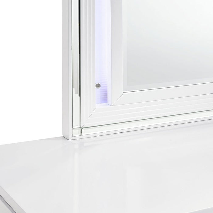 Twenty Nine Youth Mirror in White - Jack’s Furniture and More (Laredo, TX)