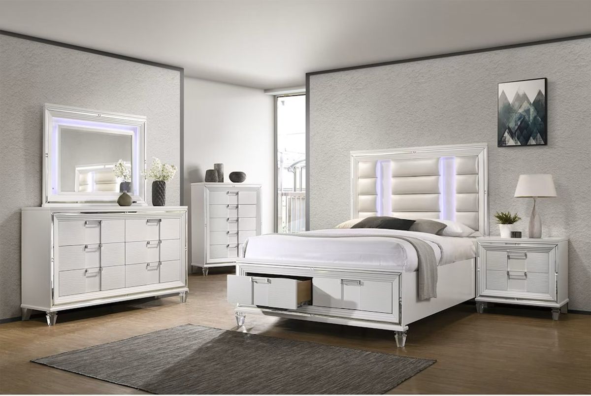 Twenty Nine King Platform Storage Bed in White - Jack’s Furniture and More (Laredo, TX)